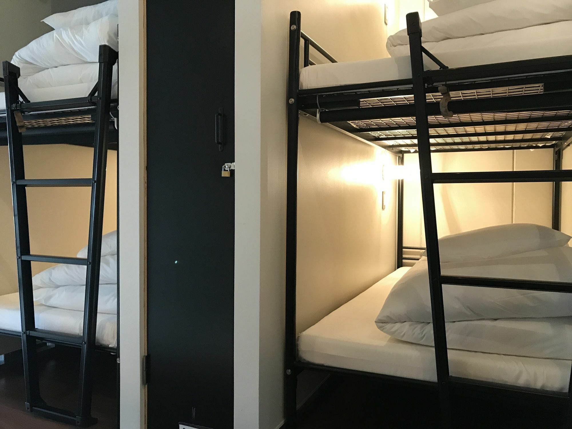 Chillulu Hostel Yokohama  Exteriör bild